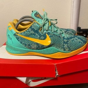 Kobe 8 “green glow“